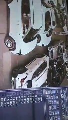 कार शोरूम के सर्विस सेंटर में लगाई, देखें लाइव वीडियो