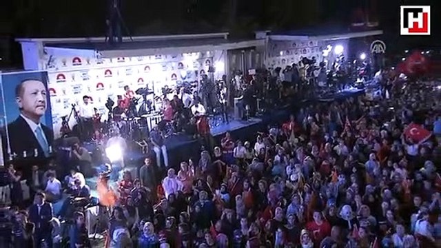 Cumhurbaşkanı Erdoğan AK Parti Genel Merkezi'nde balkon konuşması yaptı