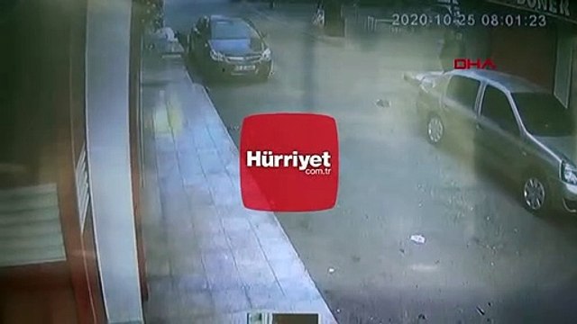 Yarı çıplak gencin balkondan düşme anı kamerada