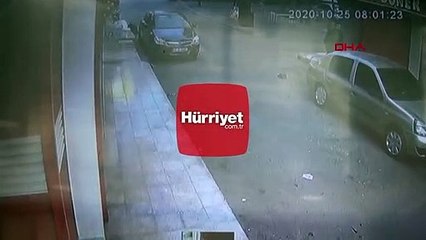Yarı çıplak gencin balkondan düşme anı kamerada