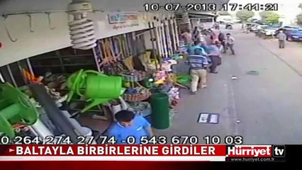 İFTAR ÖNCESİ BALTAYLA BİRBİRLERİNE GİRDİLER