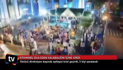 Otomobil dua eden kalabalığın içine daldı