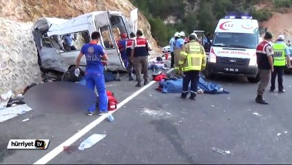 Kaçakları taşıyan araç kaza yaptı: 9 ölü 30 yaralı