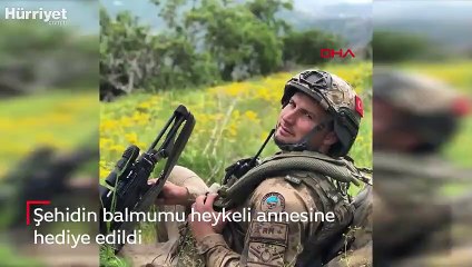 Şehidin balmumu heykeli annesine hediye edildi