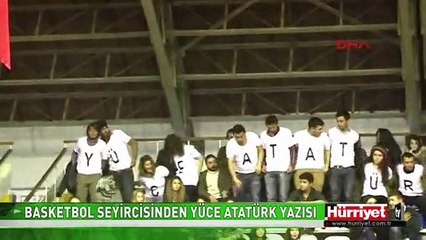 BALIKESİR'DE BASKETBOL SEYİRCİSİNDEN YÜCE ATATÜRK YAZISI