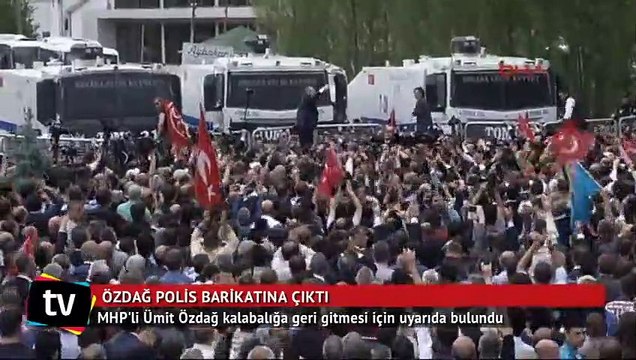 Ümit Özdağ polis barikatına çıktı