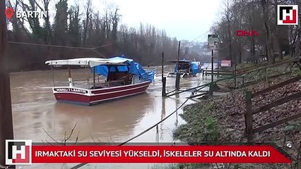 Irmaktaki su seviyesi yükseldi, iskeleler su altında kaldı