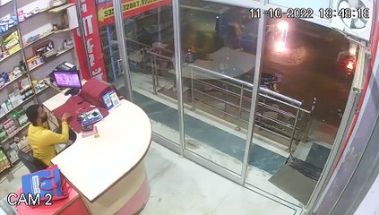 जयपुर में ई रिक्शा पलटने से बच्चे की दो अंगुलिया कटकर गिरी, पिता बोला— प्रशासन की लापरवाही, सजा बेटे को मिली..