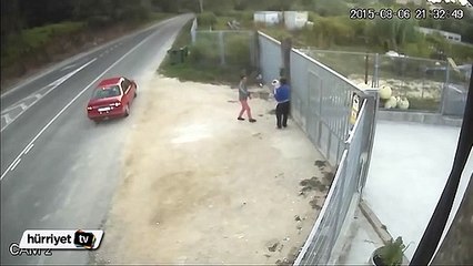 Köpeğini barınak bahçesine böyle bıraktı