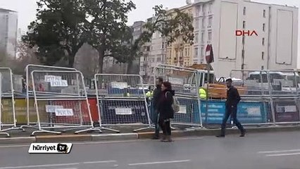 Taksim Meydanı'na polis bariyerleri getirildi