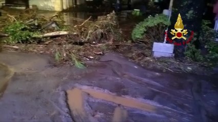 Скачать видео: Maltempo, alluvione nel Cosentino: strade e abitazioni allagate