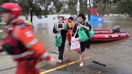 "Ça devient angoissant" : les habitants de Melbourne face aux inondations
