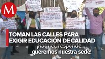Estudiantes de la Universidad del Bienestar protestan afuera de Palacio Nacional