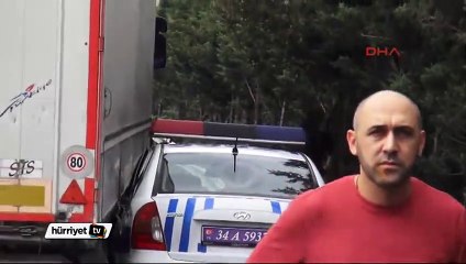 Polis aracı TIR'la bariyer arsına sıkıştı