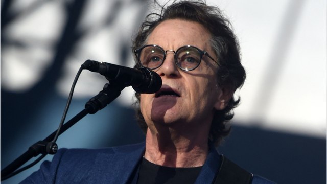 GALA VIDEO - Francis Cabrel frappé par le deuil : il pleure la mort de sa mère