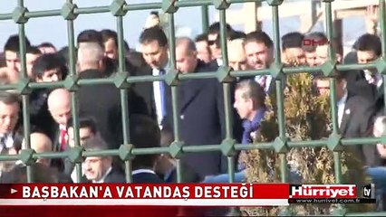 CUMA NAMAZI KILAN BAŞBAKAN'A VATANDAŞ DESTEĞİ