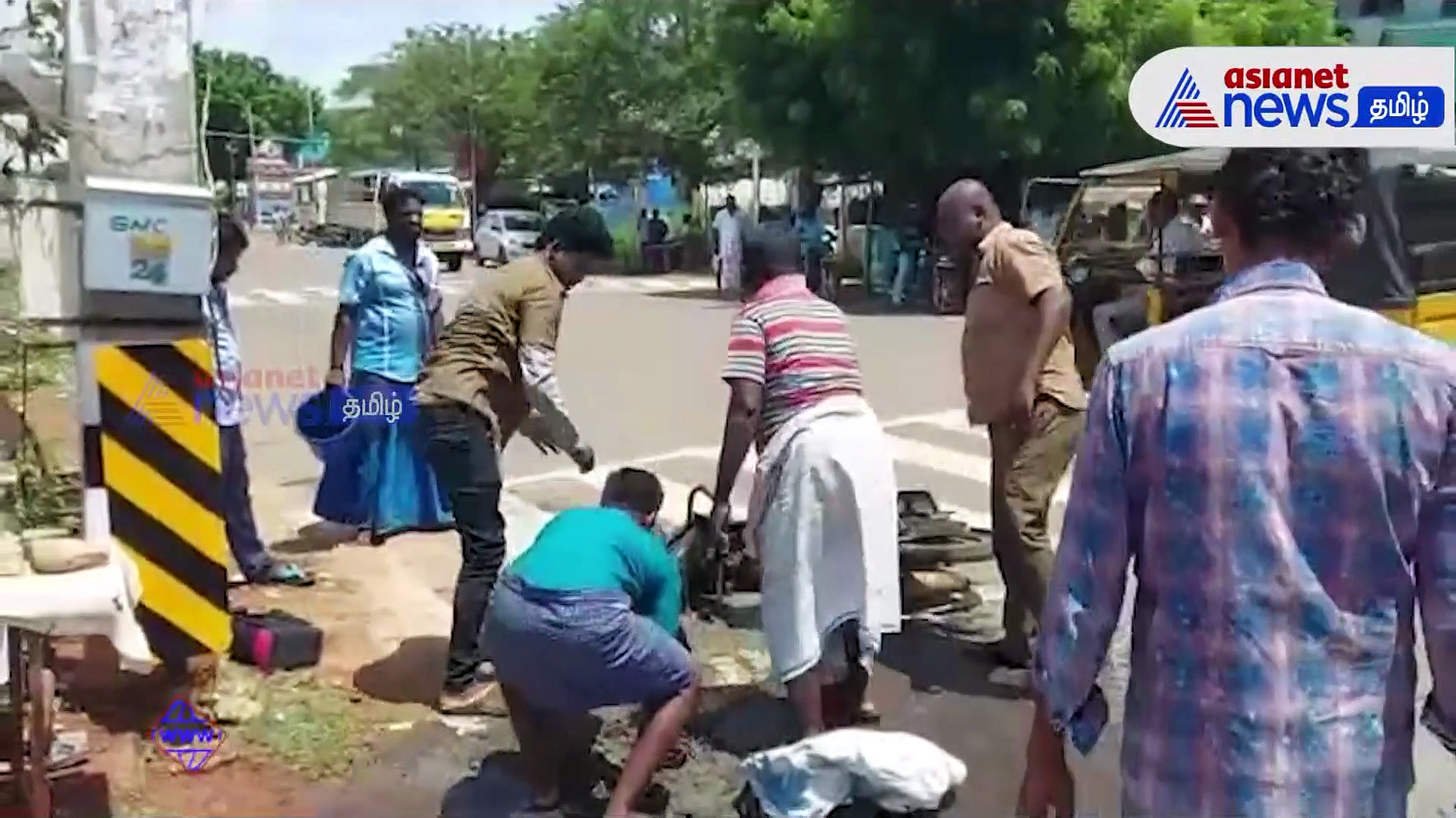 Viral video : நடுரோட்டில் தீப்பிடித்து எரிந்த இரு சக்கர வாகனம்!