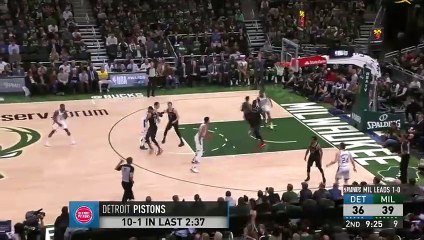 Giannis eski takım arkadaşına acımadı