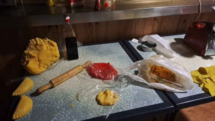 Imágenes de cómo la Policía Local de Elche se ha encontrado la cocina clandestina.