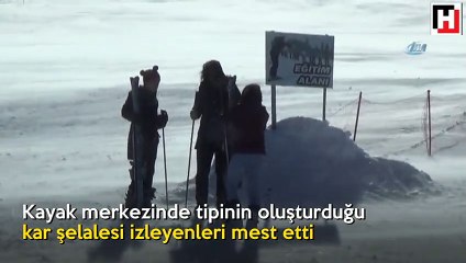 Tipinin oluşturduğu “kar şelalesi” görenleri mest etti