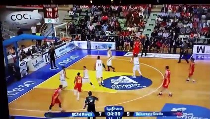 Basketbolda görülmemiş hareket!