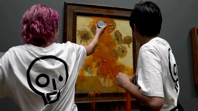 «Les Tournesols», chef-d’œuvre de Van Gogh, aspergé de soupe à la tomate