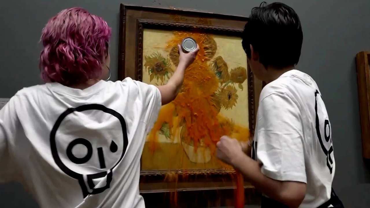 «Les Tournesols», chef-d’œuvre de Van Gogh, aspergé de soupe à la tomate