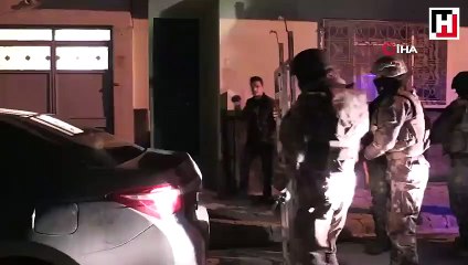 Yakalanmamak için peruk ve takma bıyıkla gezmişler