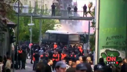 Taraftar birbirine girdi derbi başlamadan bitti!