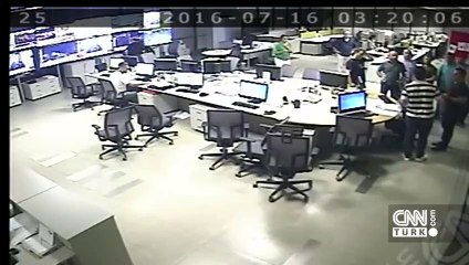 Hürriyet gazetesinde darbeci askerlerle ile polis arasında çatışma