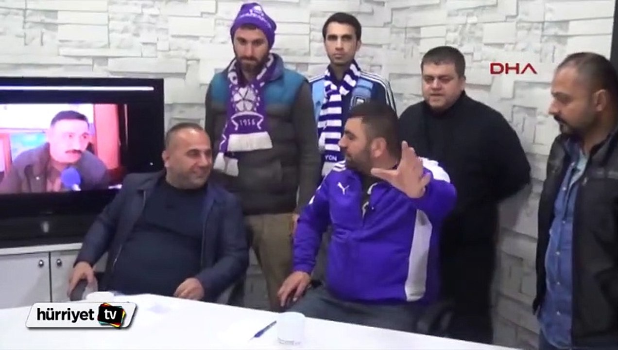 Gebzespor taraftarı Batı Yakası TV'nin canlı yayınını bastı