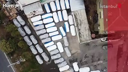 TEM'de ilginç görüntü  battaniyeli otomobil kamerada