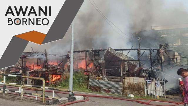 Kebakaran | 25 penghuni rumah kayu tinggal sehelai sepinggang