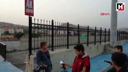 Bisiklet yolunda, elektrik direği engeli