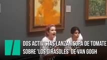 Dos activistas lanzan sopa de tomate sobre 'Los girasoles' de Van Gogh