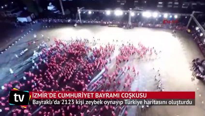 Bayraklı'da 2123 kişi zeybek oynayıp Türkiye haritasını oluşturdu