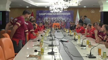 Bakan Kasapoğlu: '"İnancın, birlik ve beraberliğin karşısında hiçbir engelin olamayacağını tüm dünyaya haykırdınız"