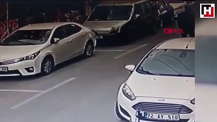 Yola aniden çıkan kıza taksi çarptı