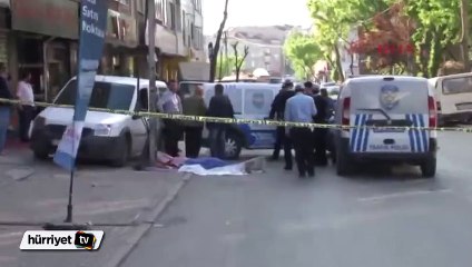 Kaldırımda yer kalmayınca yoldan yürüdü  Canından oldu