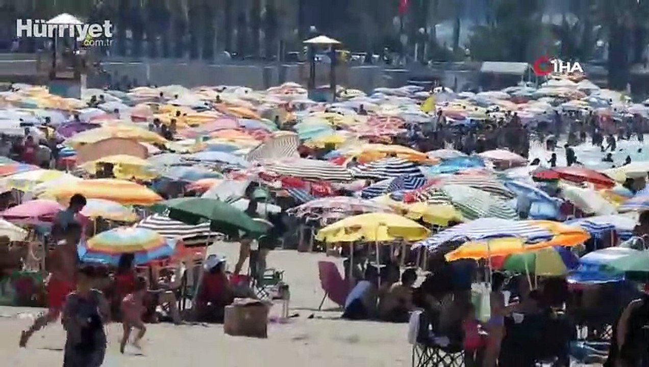 Çeşme'de adım atacak yer kalmadı