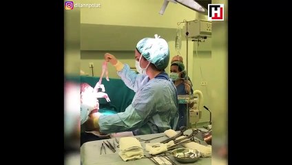 Gazlı bezi tutup bırakmayan inatçı bebek!