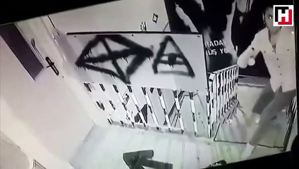 Korku evinde titreyerek bayılan genç!