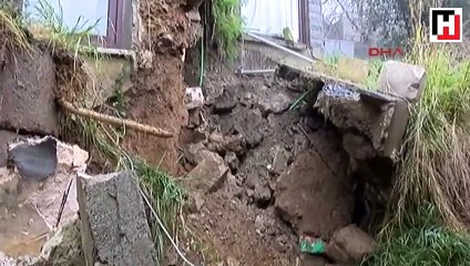 Bebek'te istinat duvarı evin üzerine çöktü