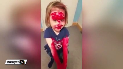 Örümcek adama benzemek için vücudunu boyadı