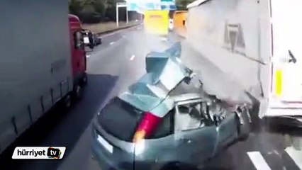 Makas atan otomobil paramparça oldu