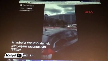 Canlı yayınla belediye binasında eylem yapıp pankart açtılar