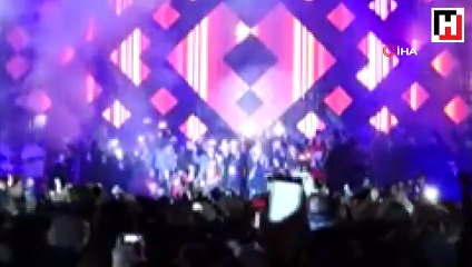 Polonyalı Belediye Başkanı sahnede bıçaklı saldırıya uğradı