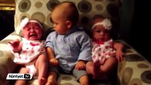 İlk kez ikizlerle karşılaşan bebeğin şaşkınlığı
