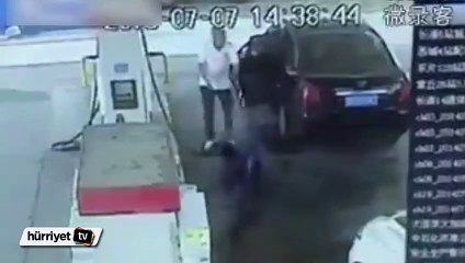 Hem kendini hem de benzinliği yaktı