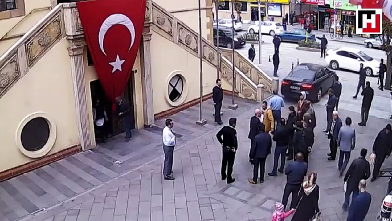 Belediye Başkanı makam aracını yaralı köpeğe tahsis etti